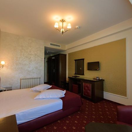 Hotel Golden Palace مامايا المظهر الخارجي الصورة