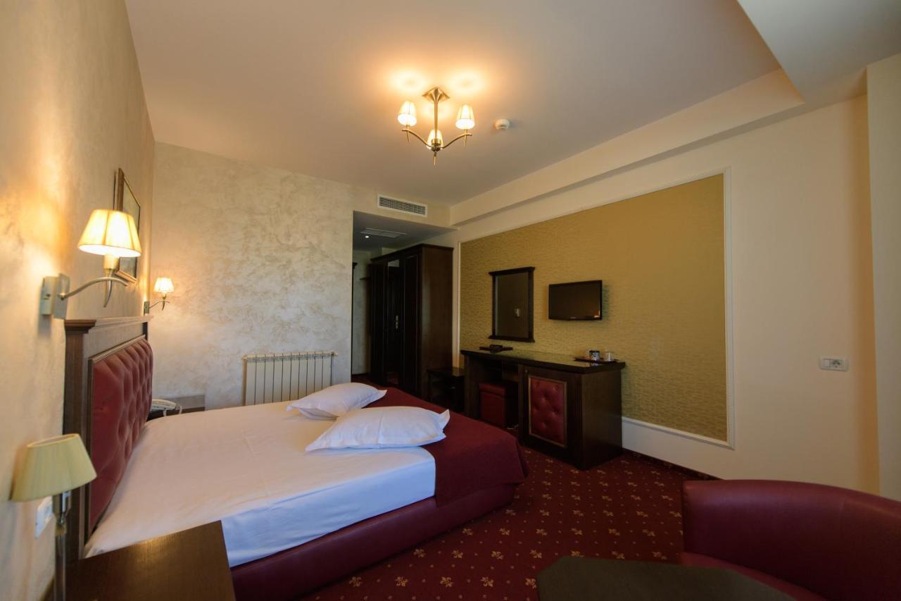 Hotel Golden Palace مامايا المظهر الخارجي الصورة