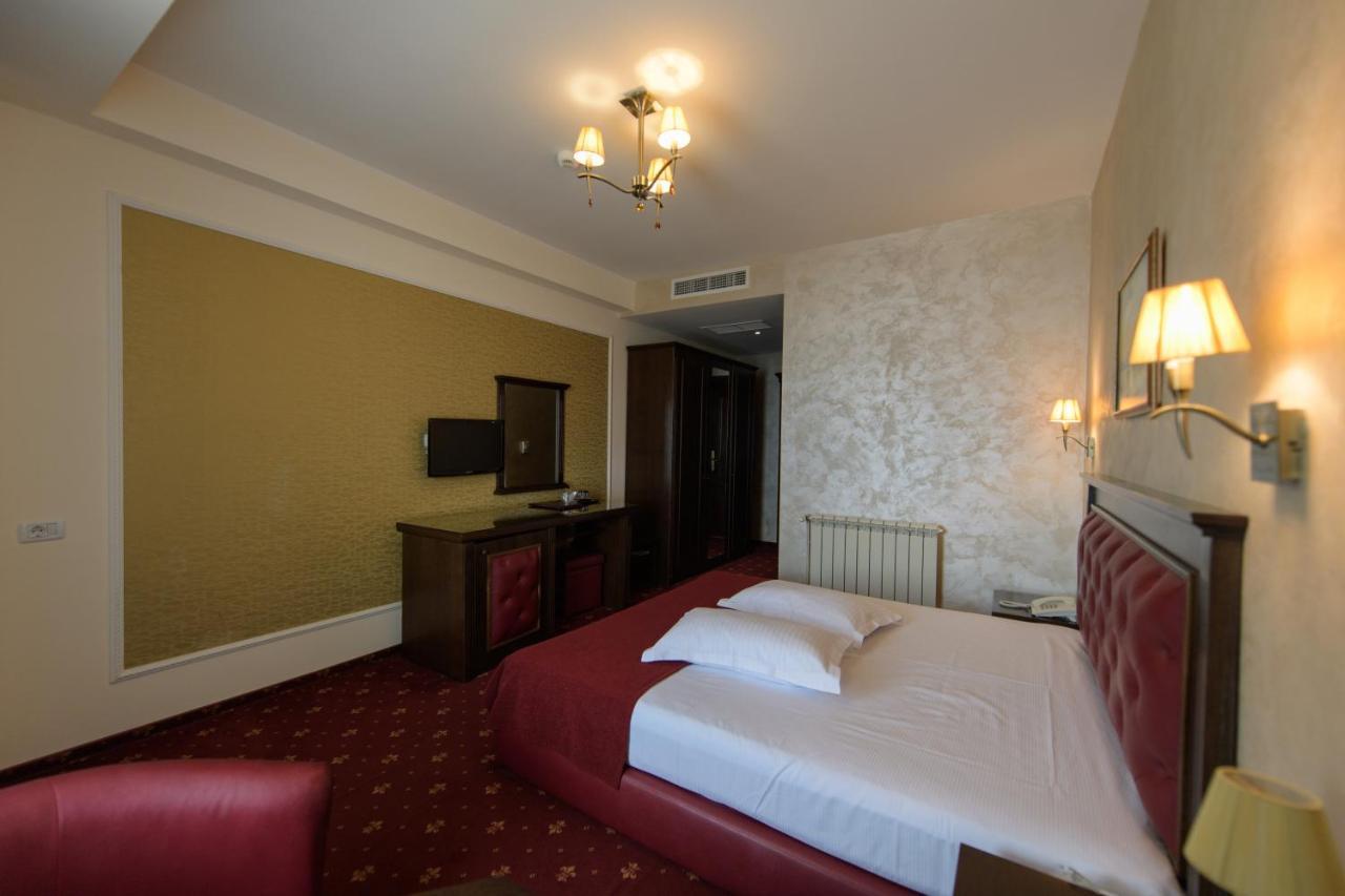 Hotel Golden Palace مامايا المظهر الخارجي الصورة