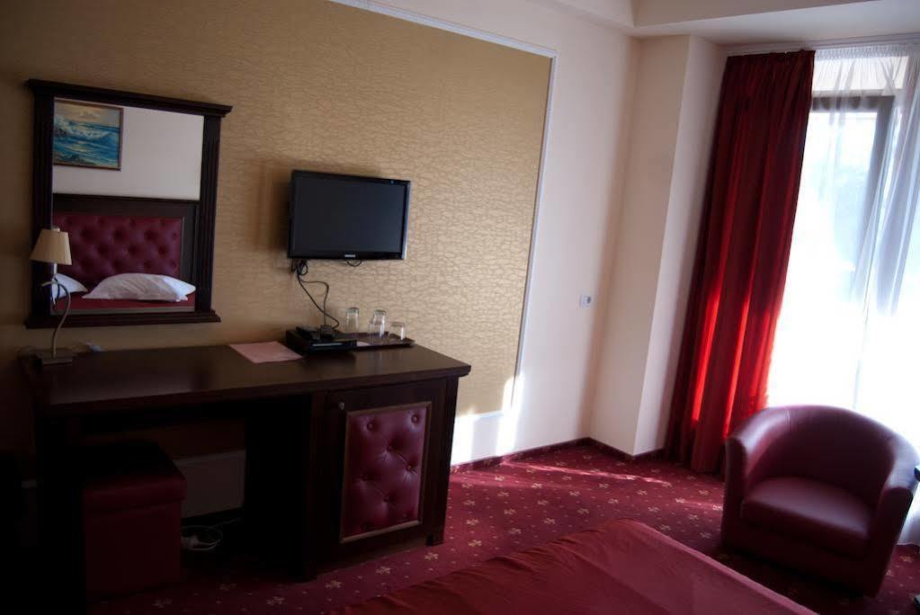 Hotel Golden Palace مامايا المظهر الخارجي الصورة