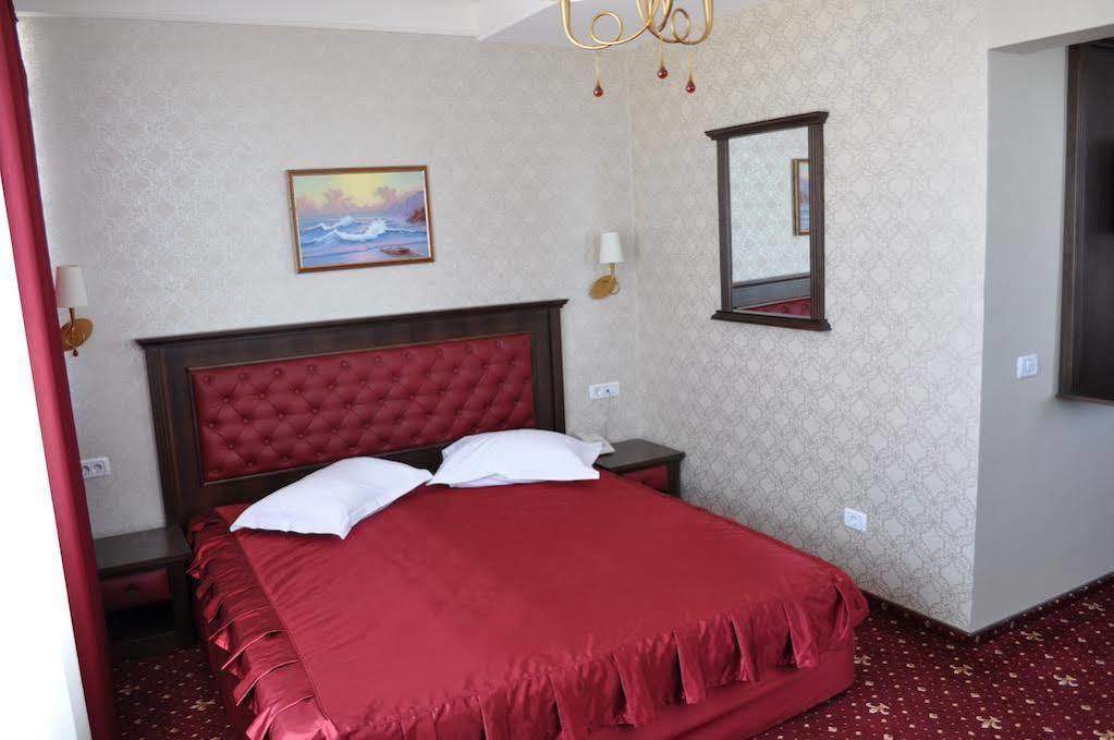 Hotel Golden Palace مامايا المظهر الخارجي الصورة